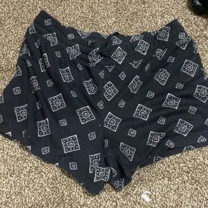 Booty shorts white diamond black short (time tru)